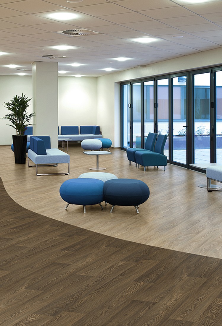 Forest fx PUR heterogeneous vinyl flooring in a pale oak plank design in an office breakout area