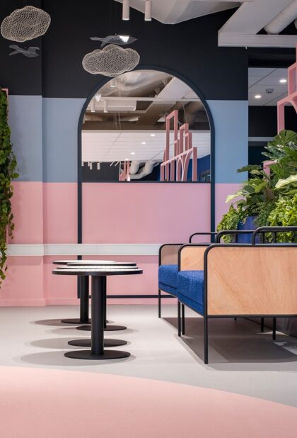 Palettone PUR homogeneous vinyl flooring in coral pink in a cafe seating area