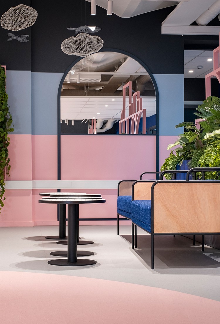 Palettone PUR homogeneous vinyl flooring in coral pink in a cafe seating area