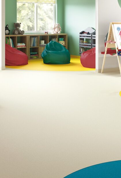 Polysafe Verona PUR: Pure Colours safety vinyl flooring in a commercial interior