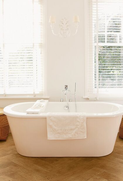 Secura PUR loose lay vinyl flooring in a pale wood design in a bathroom interior