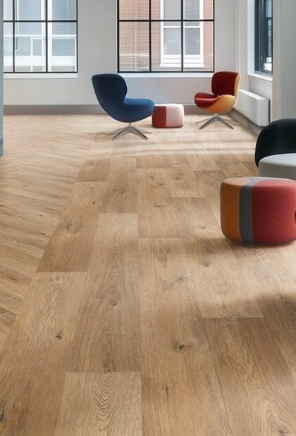 Silentflor PUR acoustic vinyl flooring in an oak plank design in an office interior