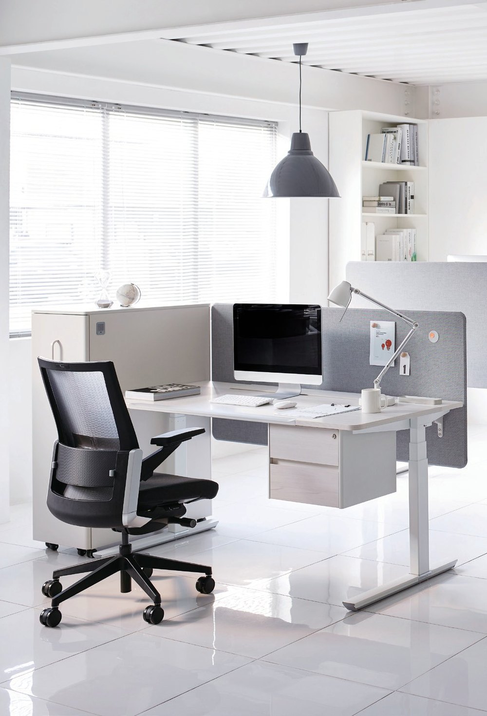 enAble Motion Desk - view 2