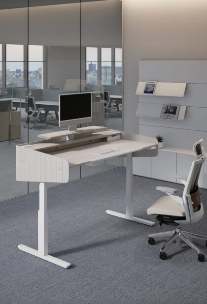 M703+ Motion Desk