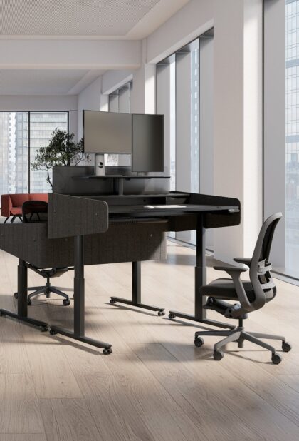 M703+ Motion Desk - view 2