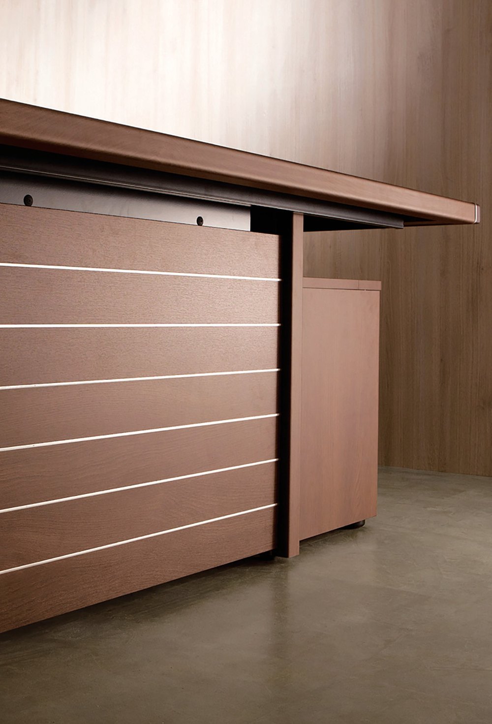 President Executive Desk - view 3