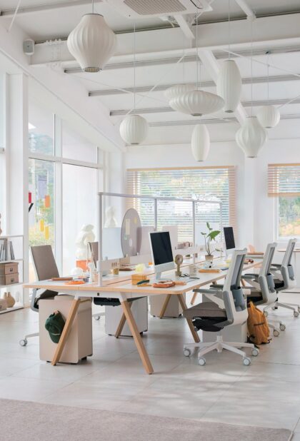 Weyard Work & Lounge Table